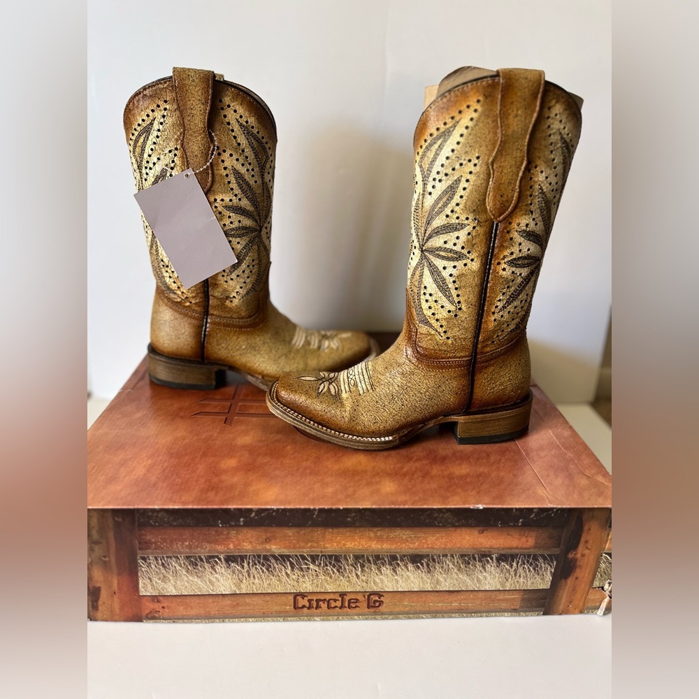 New Youth Corral Circle G Straw Laser Embroidered Boots